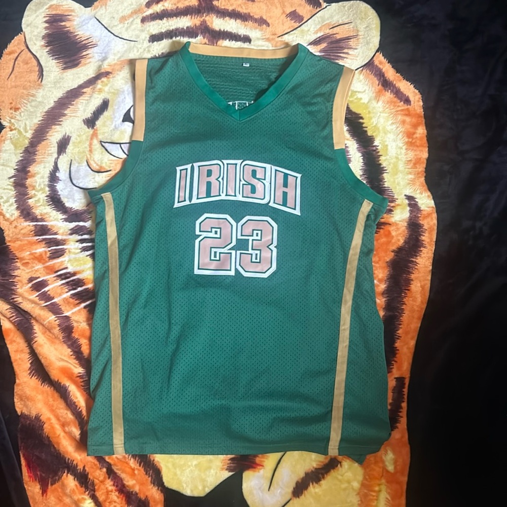 🚨 HIGH SCHOOL (IRISH) LEBRON JAMES JERSEY🚨